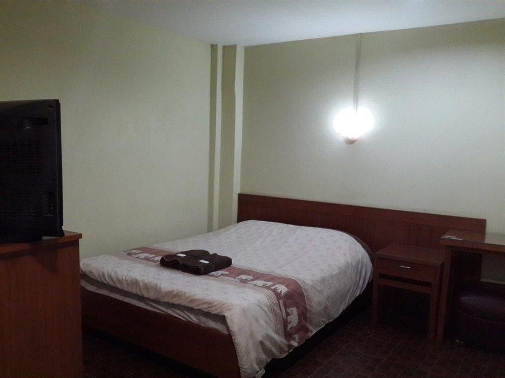 Orchid Place Бангкок Экстерьер фото